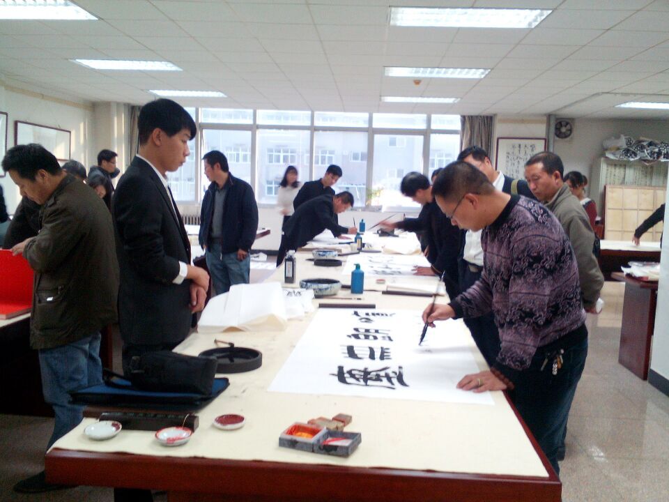 墨香沁校園，藝韻潤(rùn)心田——我校舉行“書(shū)法藝術(shù)進(jìn)校園”座談會(huì)暨“特聘書(shū)法家”授聘儀式